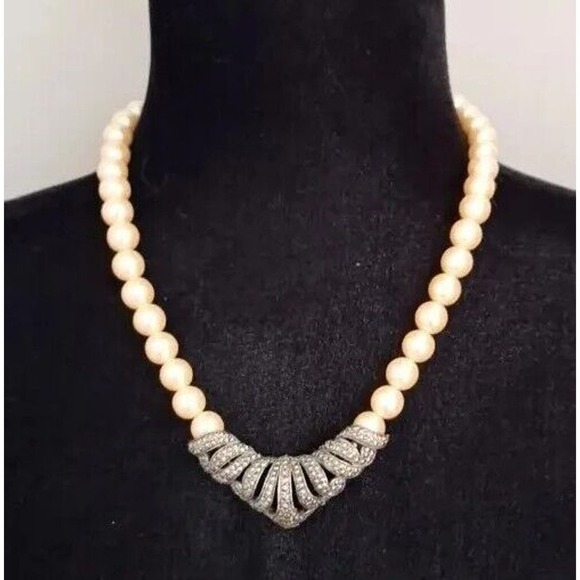 Vintage Avon Classic Drama Pearl Statement Necklace - Picture 3 of 7